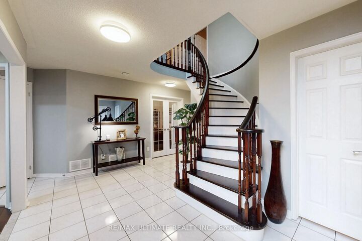 Property Photo:  25 Winterberry Drive  ON L1R 1Z2 