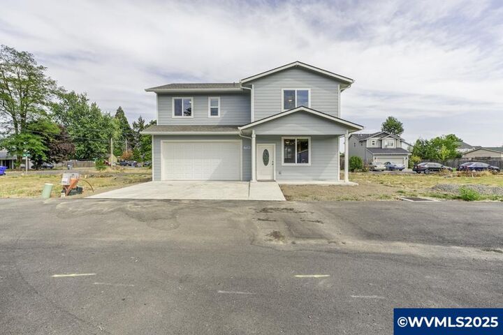 Property Photo: 728 Bonita Pl SE OR 97317