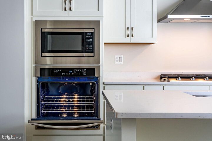 Property Photo: 43011 Debonair Terrace VA 20148