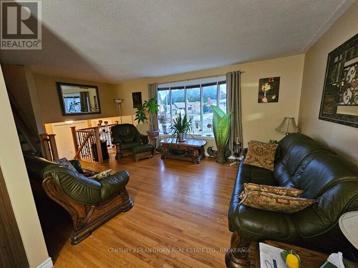 Property Photo:  197 King Street  ON K7R 1B8 