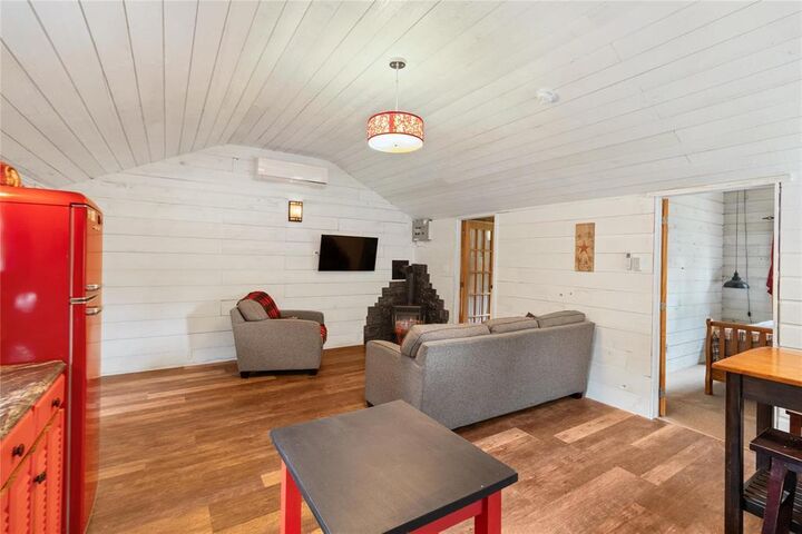 Property Photo: 42 York Street MB R0C 2B0
