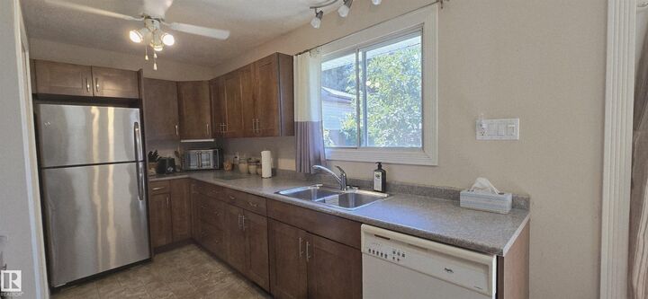 Property Photo: 4835 51 Avenue AB T0B 2S0