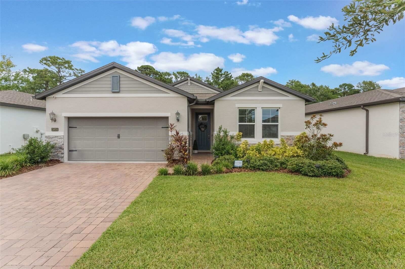 Property Photo: 2074 Laurelwood Way FL 32792
