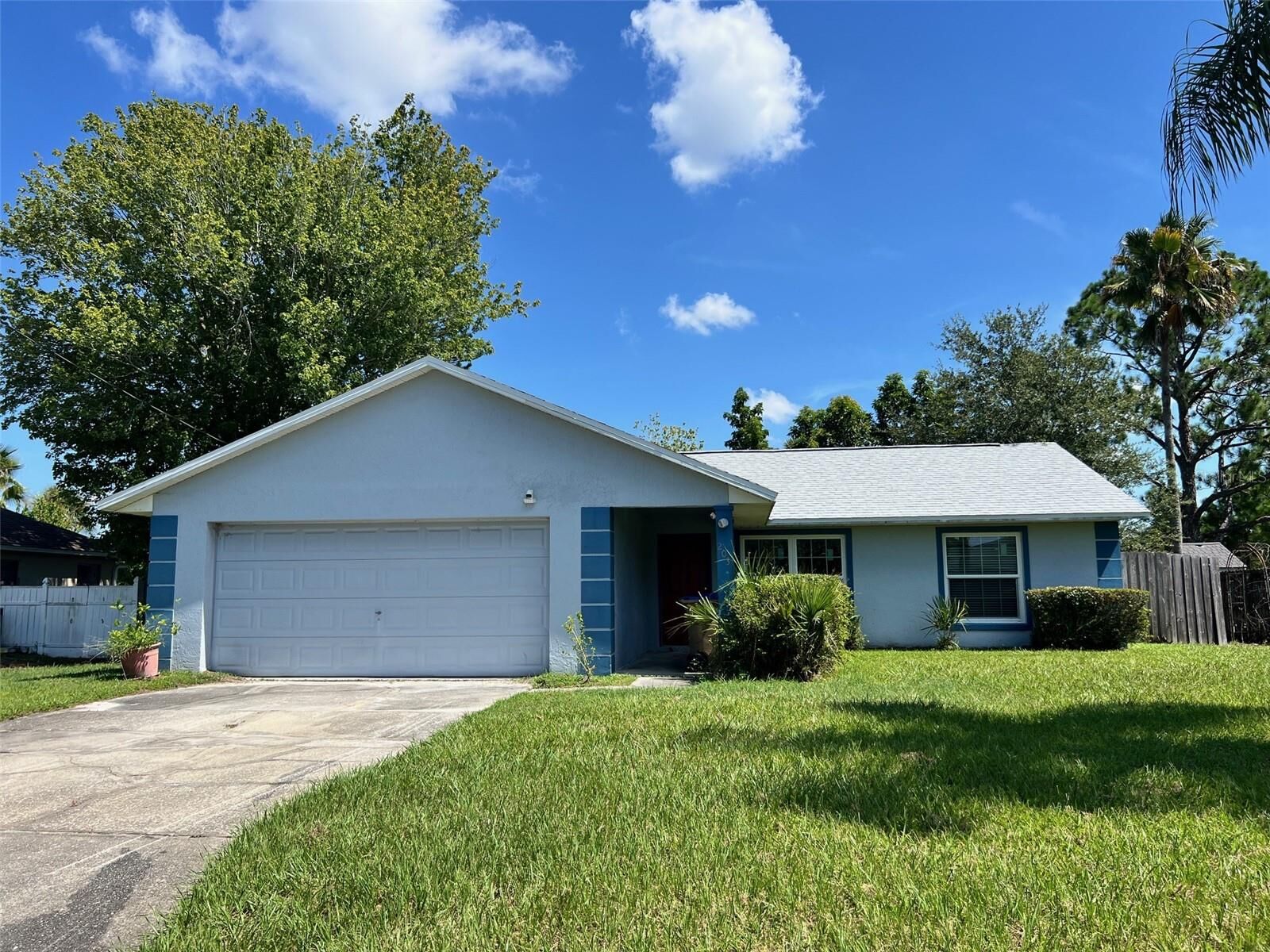 Property Photo: 203 Larkspur Court FL 34743
