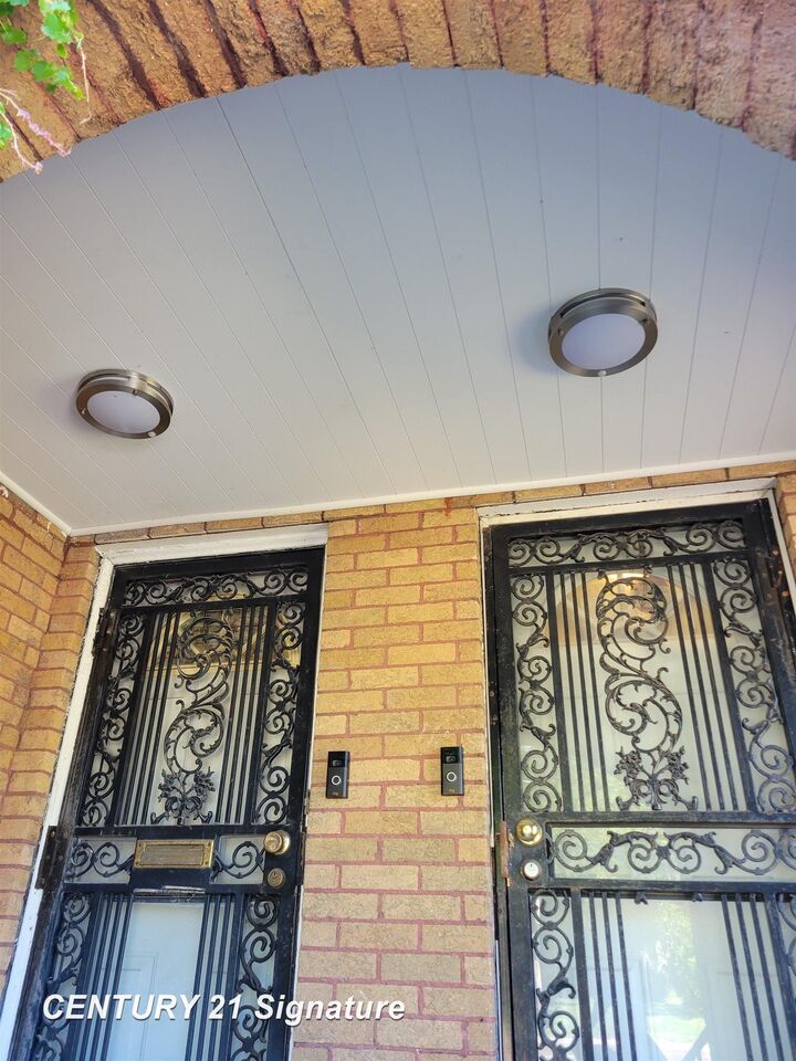 Property Photo:  2913 Martin Luther King Avenue  MI 48505 