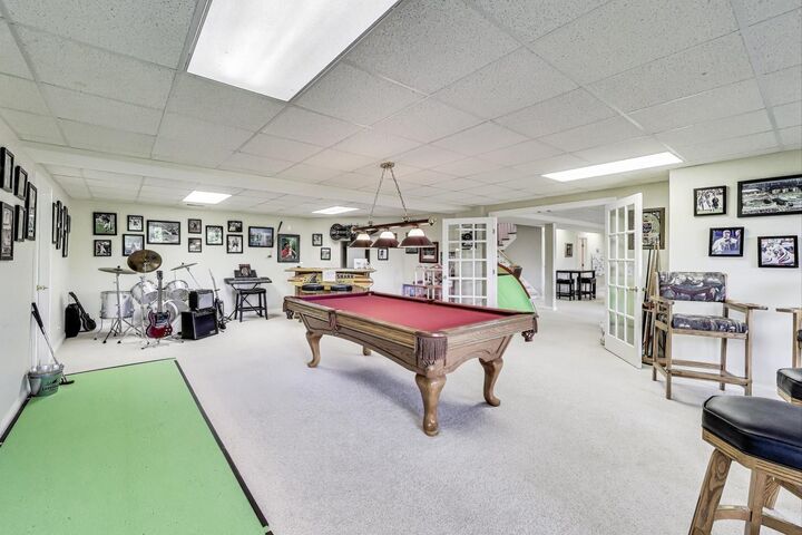 Property Photo:  17N431 Oak Knoll Lane  IL 60118 