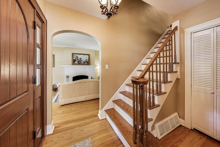Property Photo:  396 S Washington Street  IL 60126 