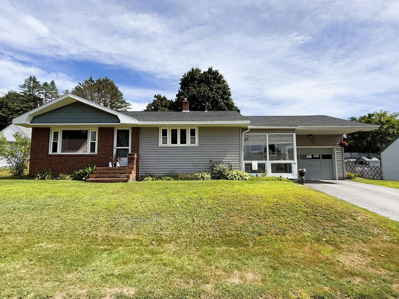 Property Photo:  25 Albert Street  ME 04240 
