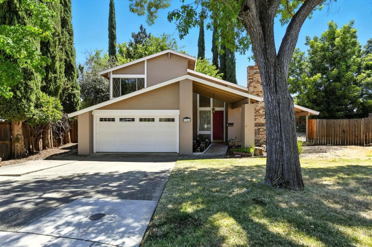 Property Photo: 7726 Cotswald Way CA 95610