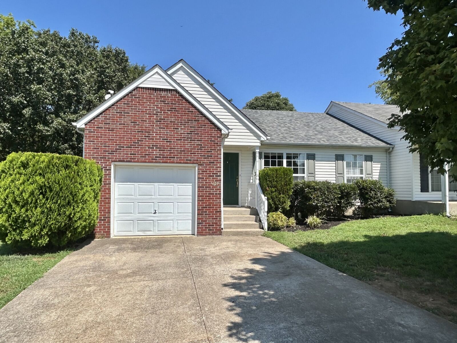 Property Photo: 421 Keswick Ct TN 37167