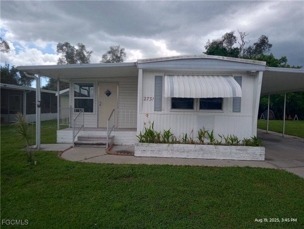 Property Photo:  2731 Breezewood Drive  FL 33917 