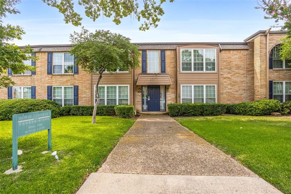 Property Photo: 7924 Royal Lane 106 TX 75230