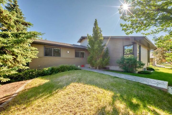 Property Photo: 3020 Palliser Drive SW AB T2V 4G2