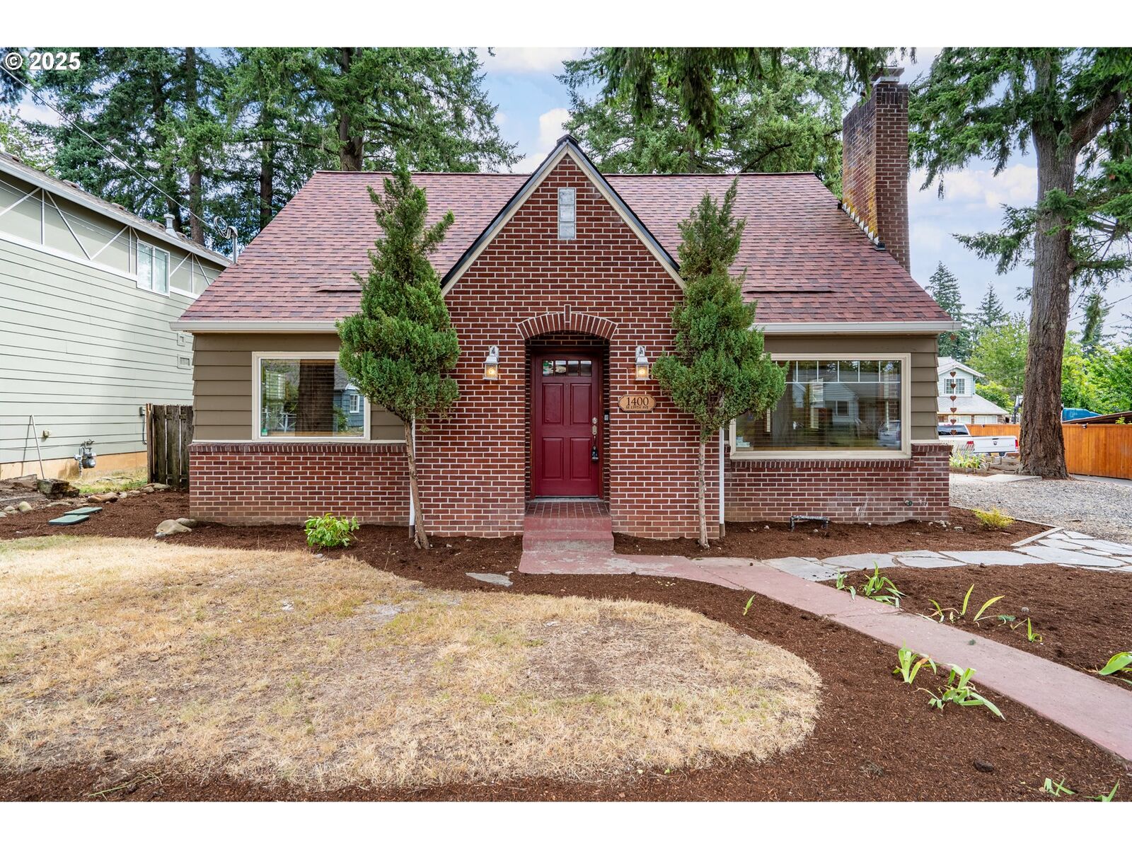 Property Photo: 1400 SE 139th Ave OR 97233