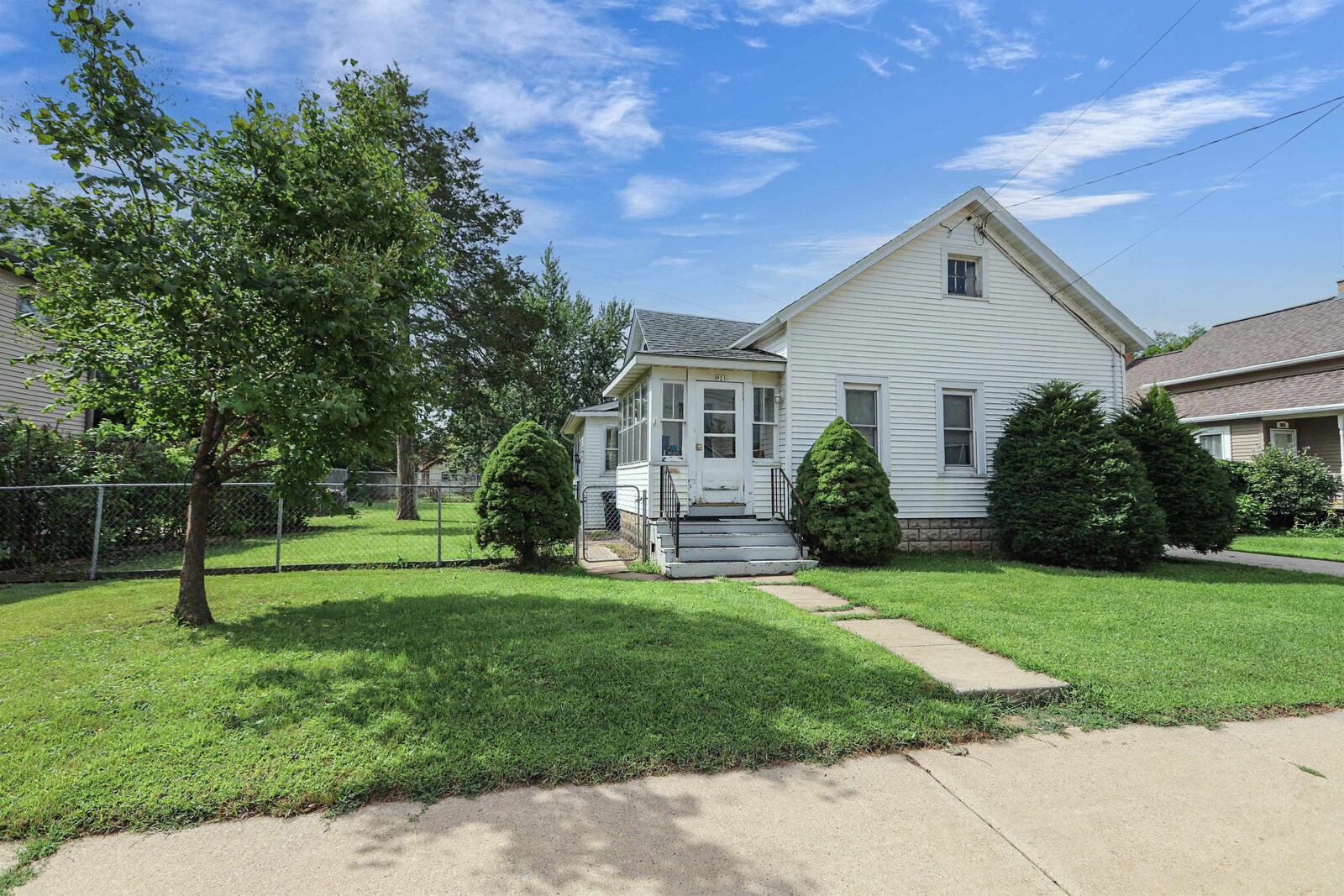 Property Photo: 921 W 9th Avenue WI 54902
