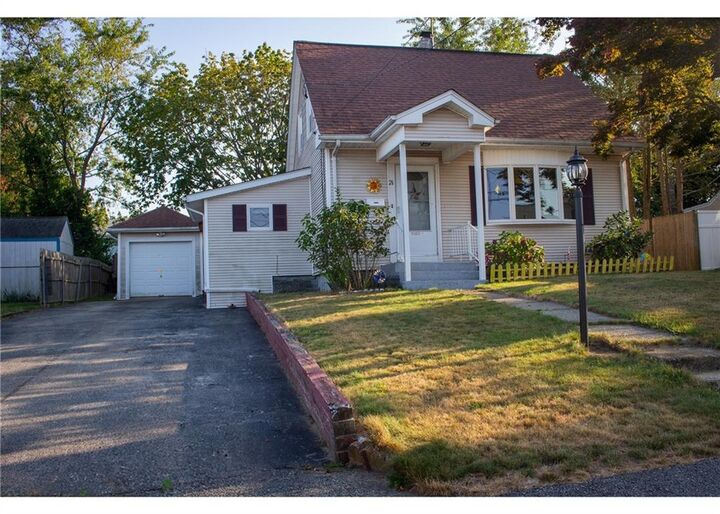 21 Cypress Avenue  Tiverton RI 02878 photo