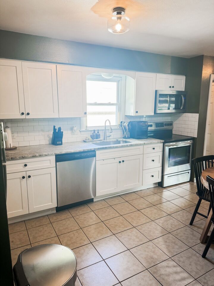 Property Photo:  227 West Spring Street  CT 06516 