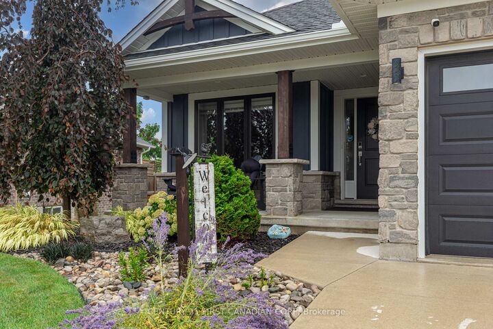 Photo de la propriété: 209 Everett Lane ON N7G 0E7