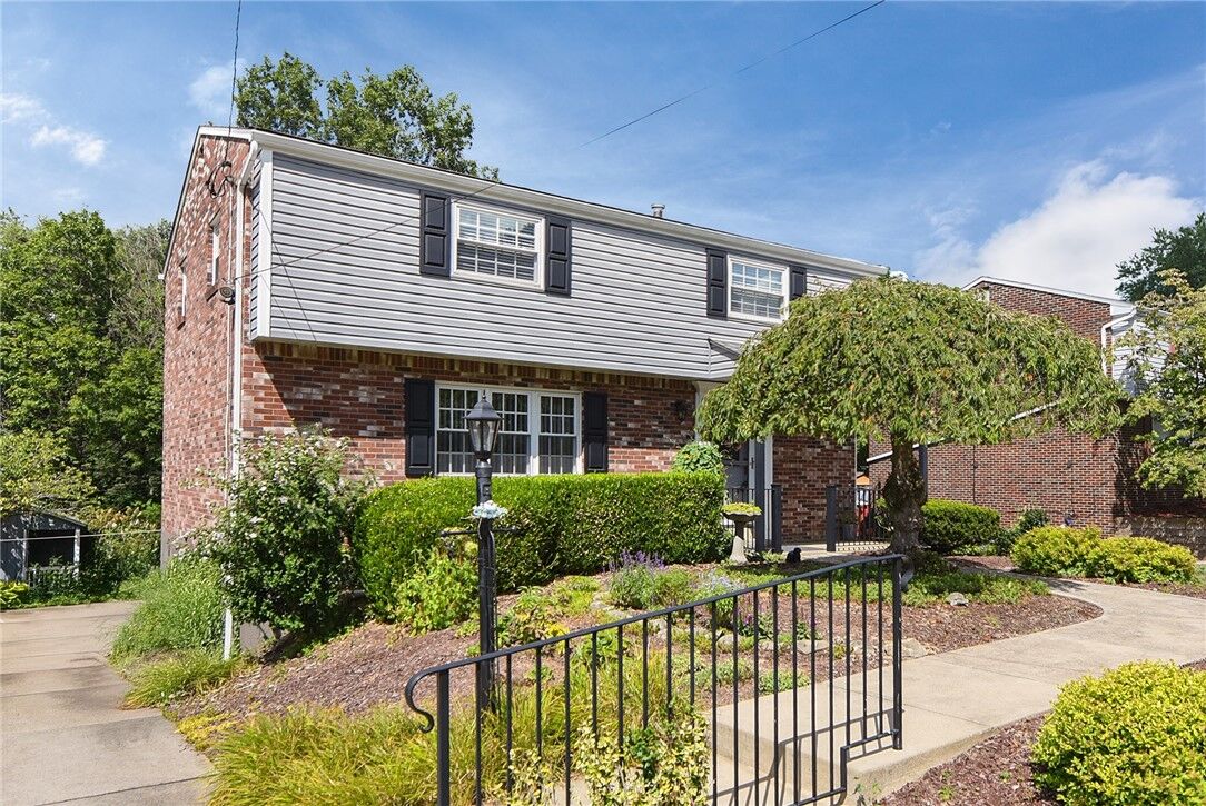 Property Photo:  524 Rainier Dr  PA 15239 