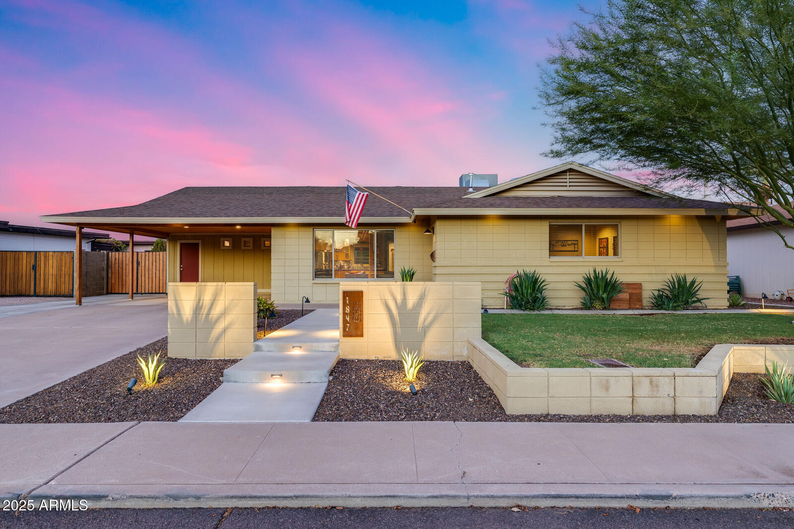 Property Photo:  1847 N 66th Street  AZ 85257 