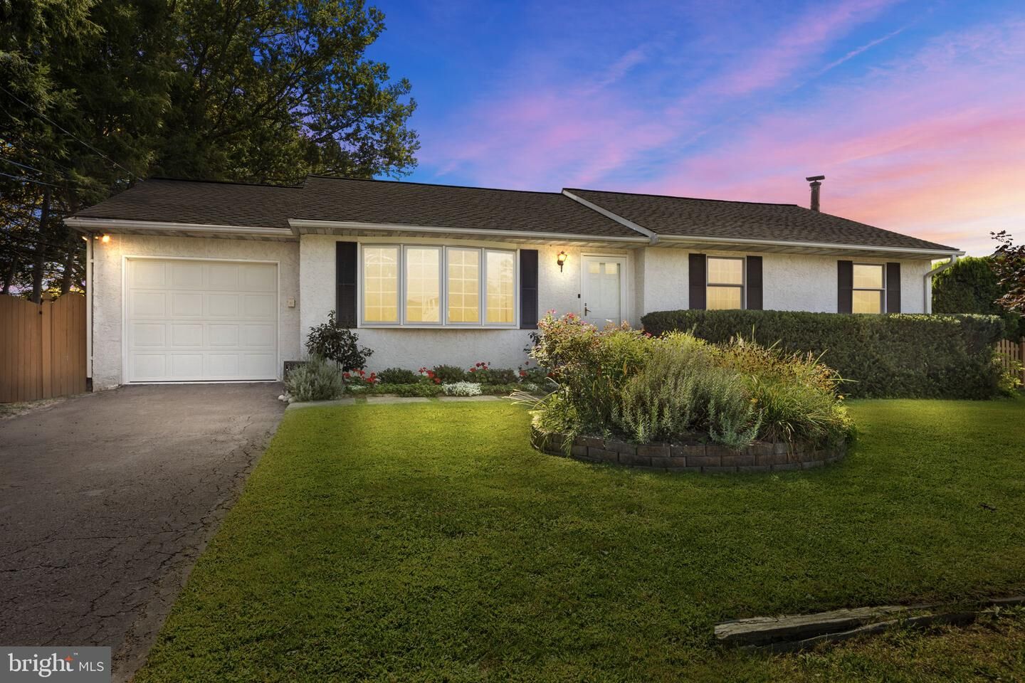 Property Photo:  213 Garden Avenue  PA 19044 