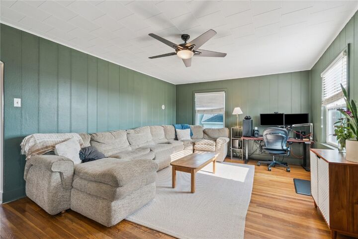 Property Photo:  1424 9th Street SW  IA 52404 