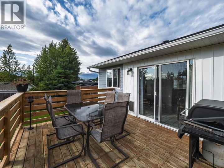 Property Photo:  5507 Woodoak Crescent  BC V2K 5A6 
