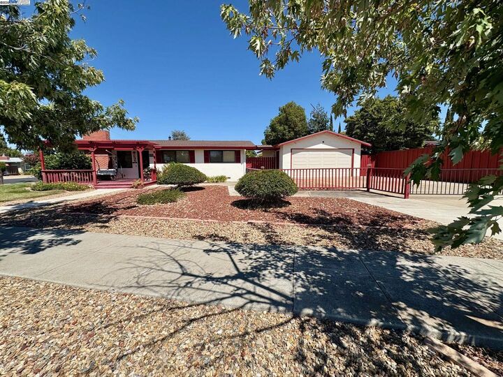Property Photo: 1052 Rincon Ave CA 94551