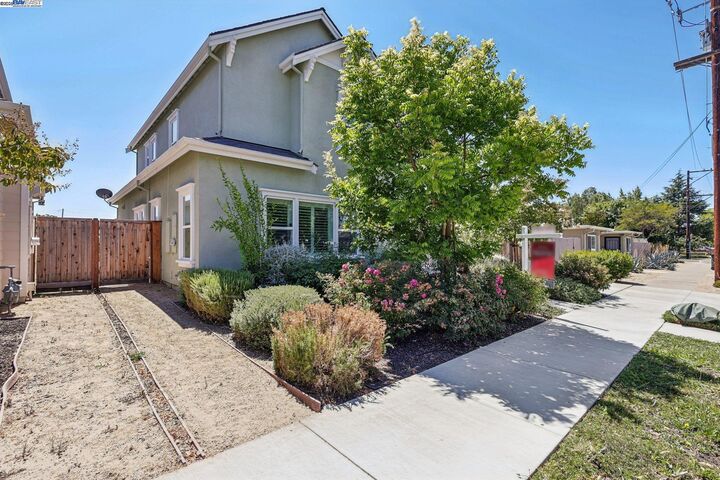 Property Photo: 2145 Linden St CA 94551