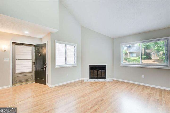 Property Photo: 1301 Parkaire Crossing GA 30068
