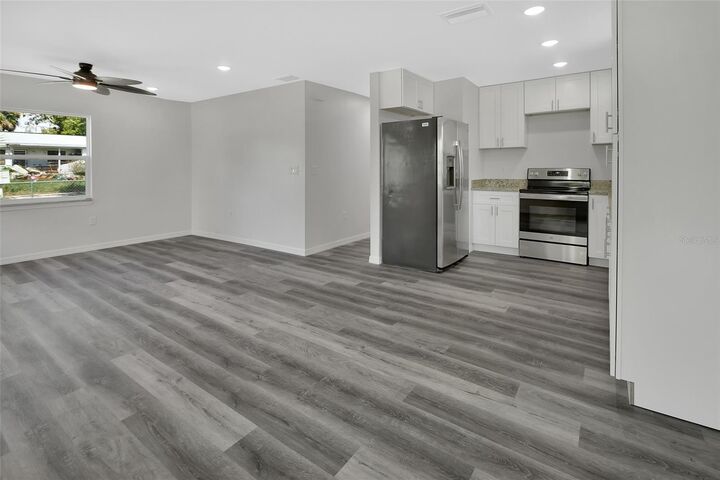 Property Photo: 933 Longview Avenue FL 32720