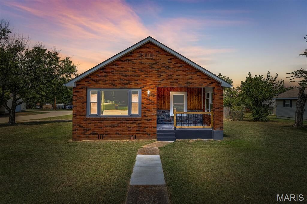 Property Photo: 801 E Chestnut Street MO 63601