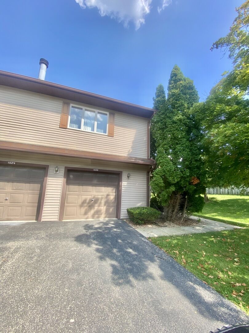 Property Photo: 1826 Kerrybrook Court 1826 IL 60178