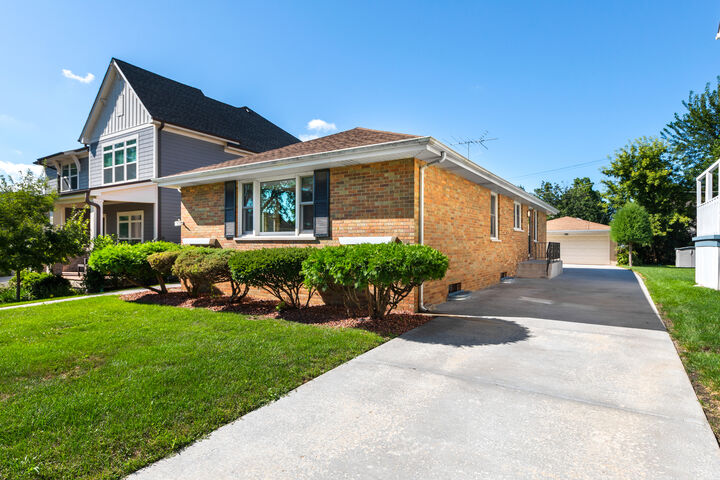 Property Photo: 536 Prairie Avenue IL 60515