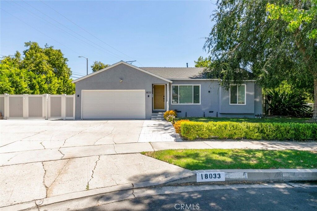 Property Photo: 18033 Duncan Street CA 91316