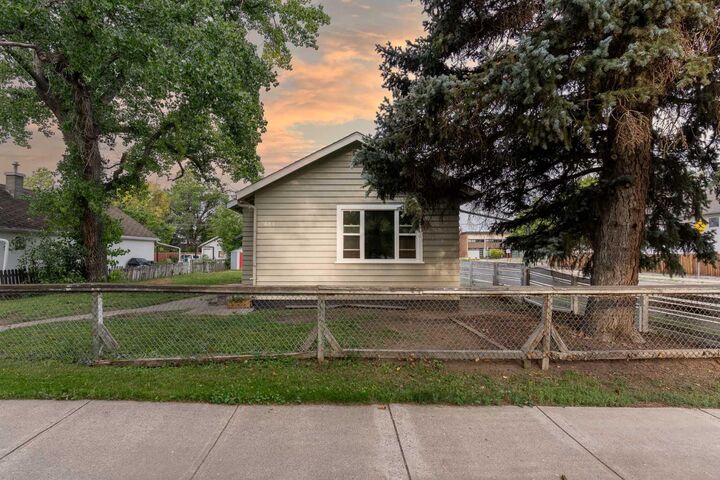Property Photo:  644 12 Street N  AB T1H 2H1 