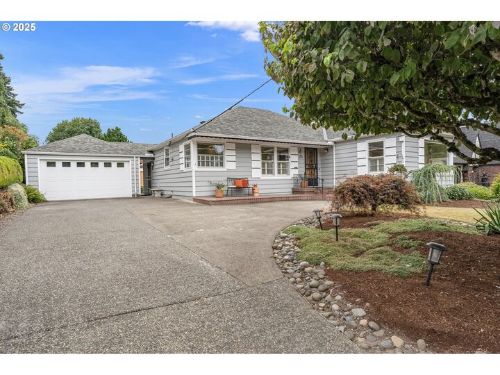 Property Photo: 3736 SE Tolman St OR 97202