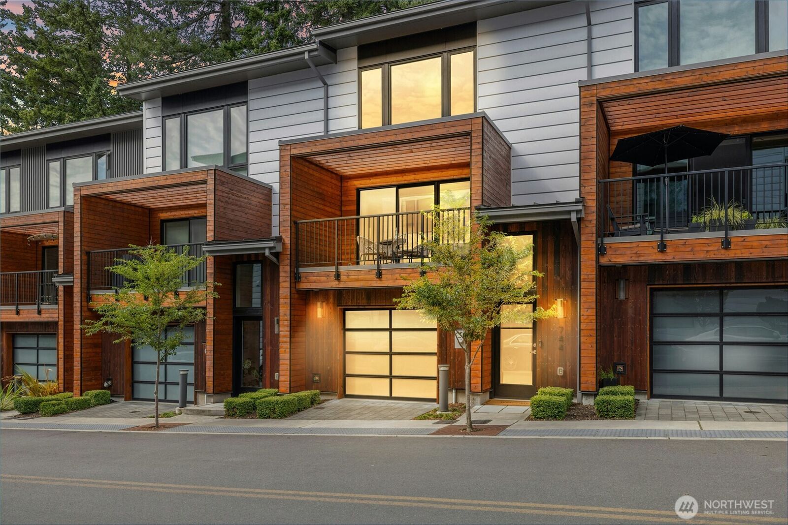 Property Photo:  744  Hanami Lane NE  WA 98110 