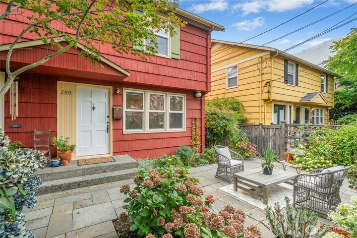 Property Photo:  2303  Minor Avenue E  WA 98102 