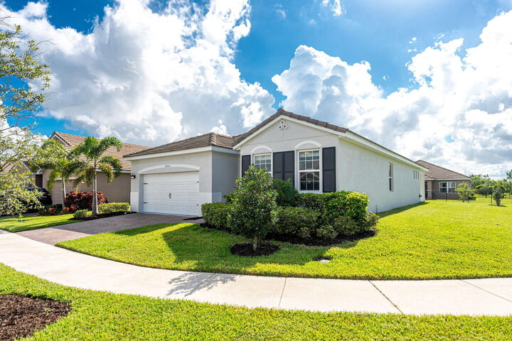 Property Photo:  10605 SW Jem Street  FL 34987 