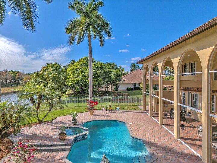 Property Photo:  3855 Windmill Lake Rd  FL 33332 