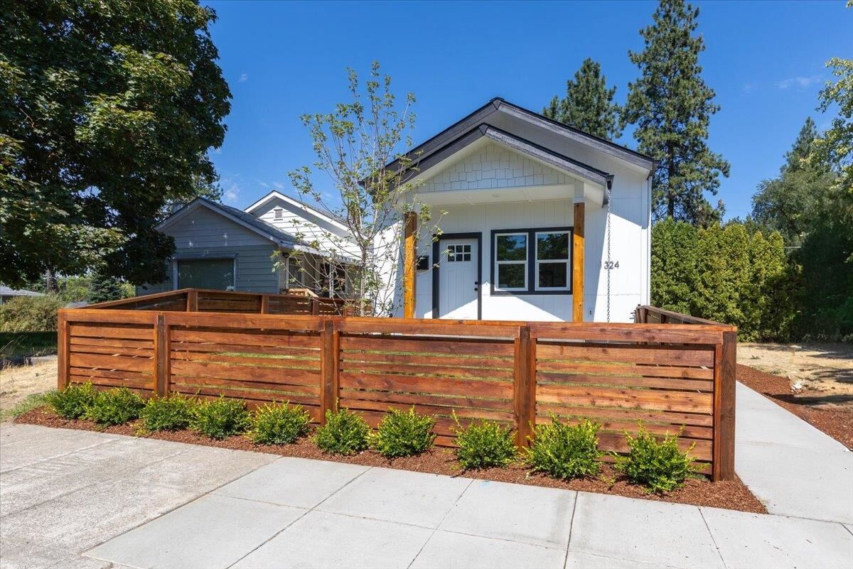 Property Photo:  1324 W Dalke Ave  WA 99205 