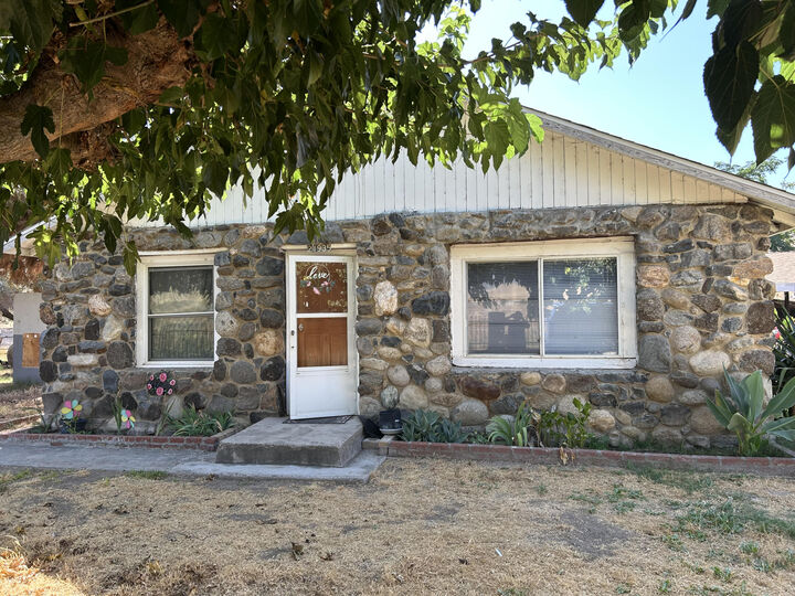 Property Photo: 21935 Rd 252 CA 93247