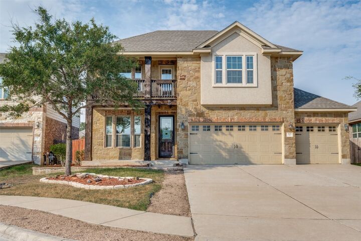 Property Photo:  305 Leather Oak Loop  TX 78666 
