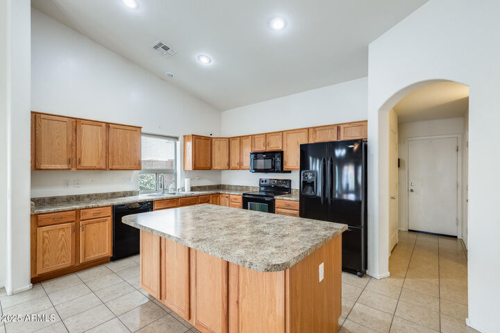 Property Photo: 124 W Red Mesa Trail AZ 85143