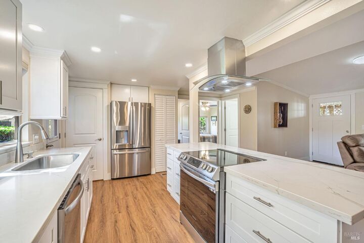 Property Photo: 103 Glenoak Court CA 95405