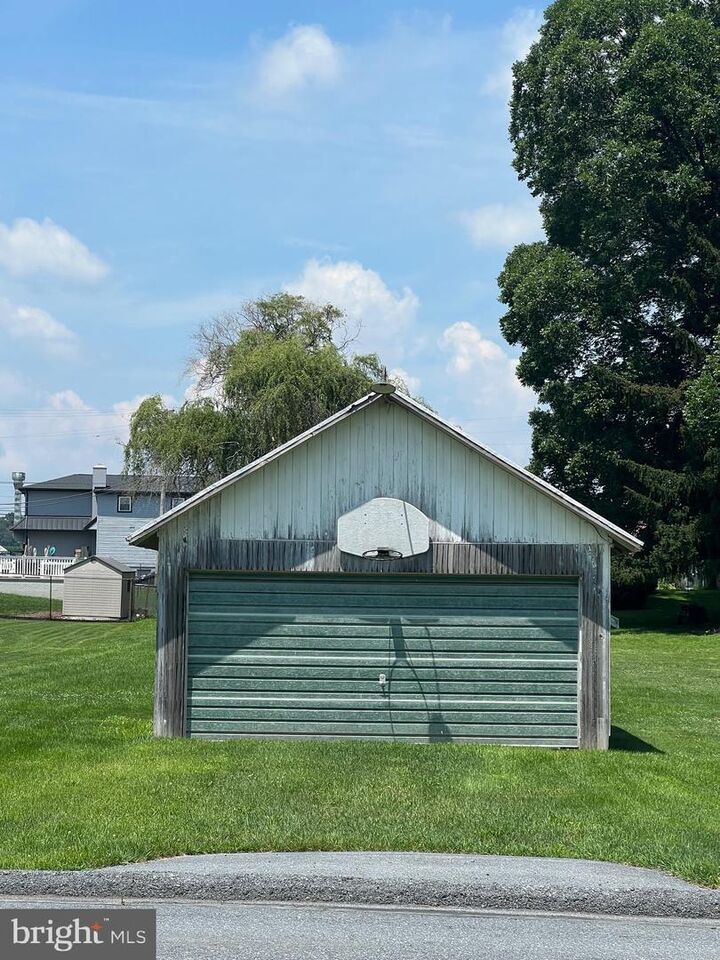 Property Photo:  461 W Main Avenue  PA 17067 