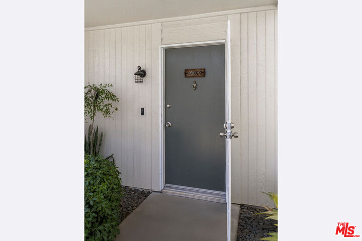 Property Photo: 10500 Sunland Blvd CA 91040