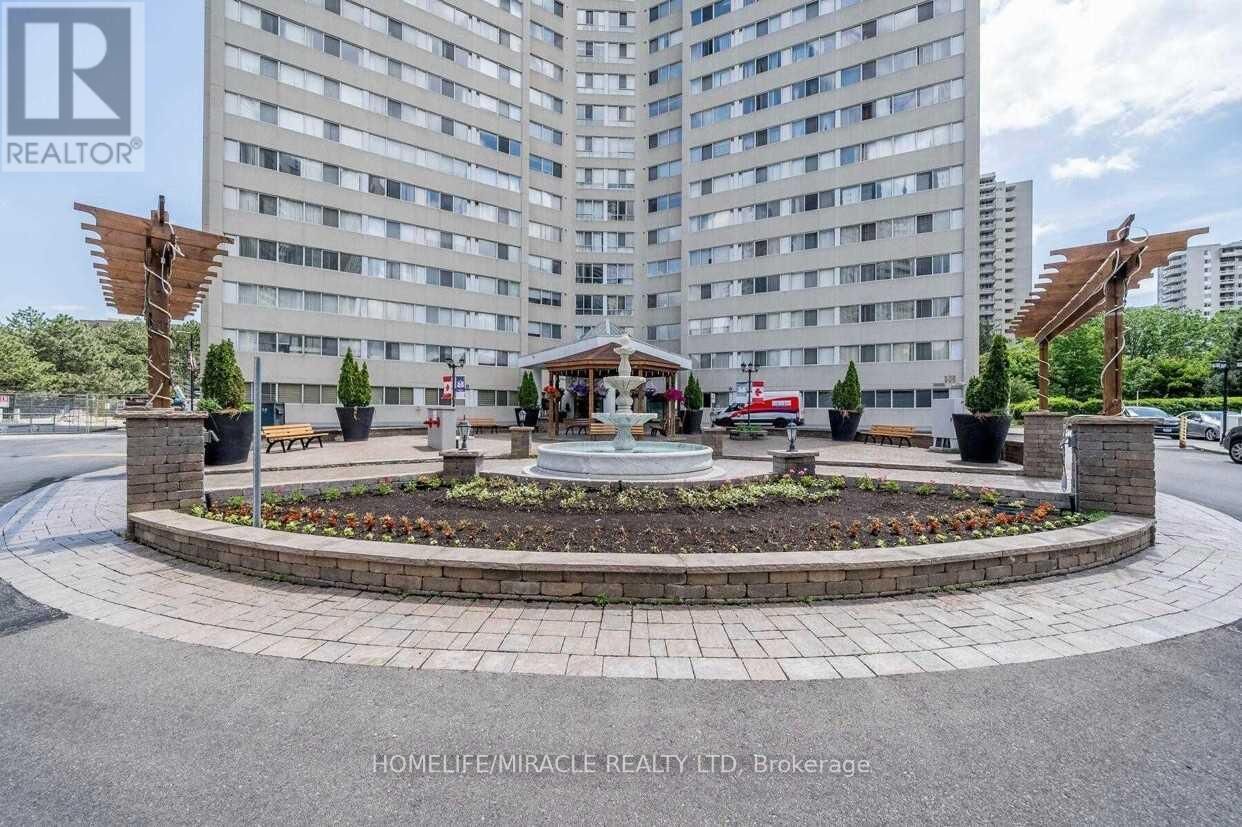 Photo de la propriété:  3695 Kaneff Crescent 1508  ON L5A 4B6 