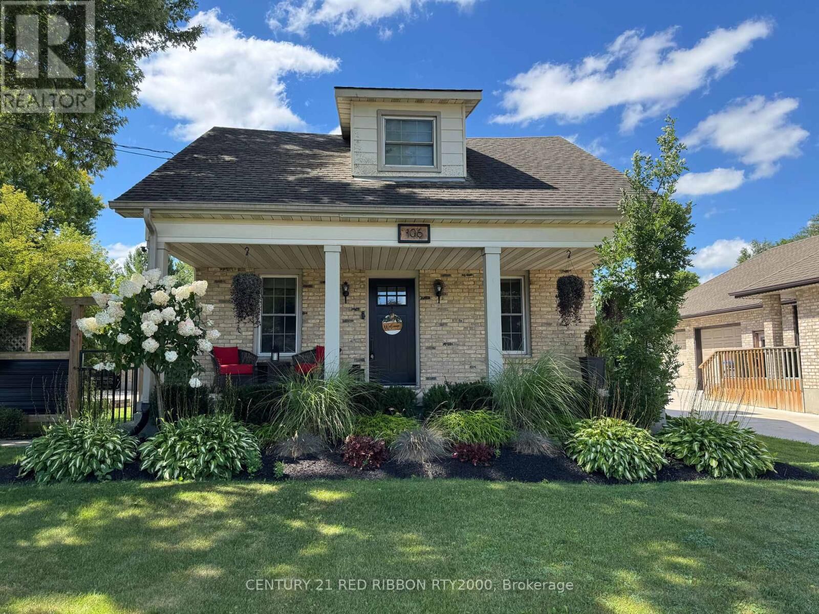 Property Photo: 106 Egerton Street ON N7G 2E7